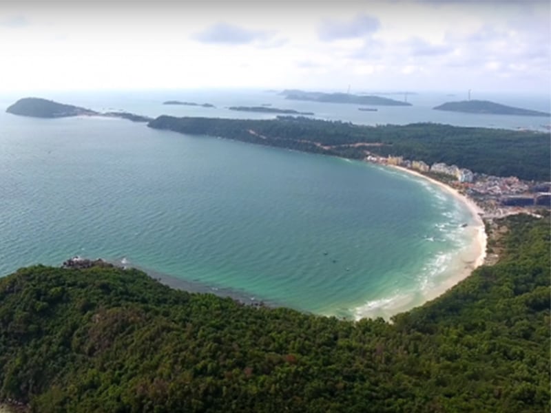Bai Sao Phu Quoc Beach is nestled in the affectionate arms of 2 mountain ranges, quiet space, fresh climate (collectibles)