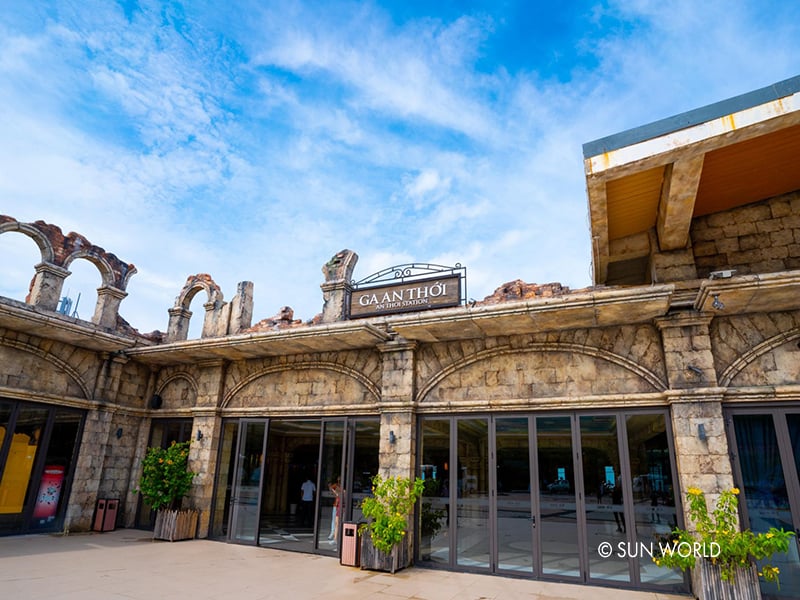 An Thoi Station with ancient Roman architecture is a very "excellent" check-in point that attracts visitors 