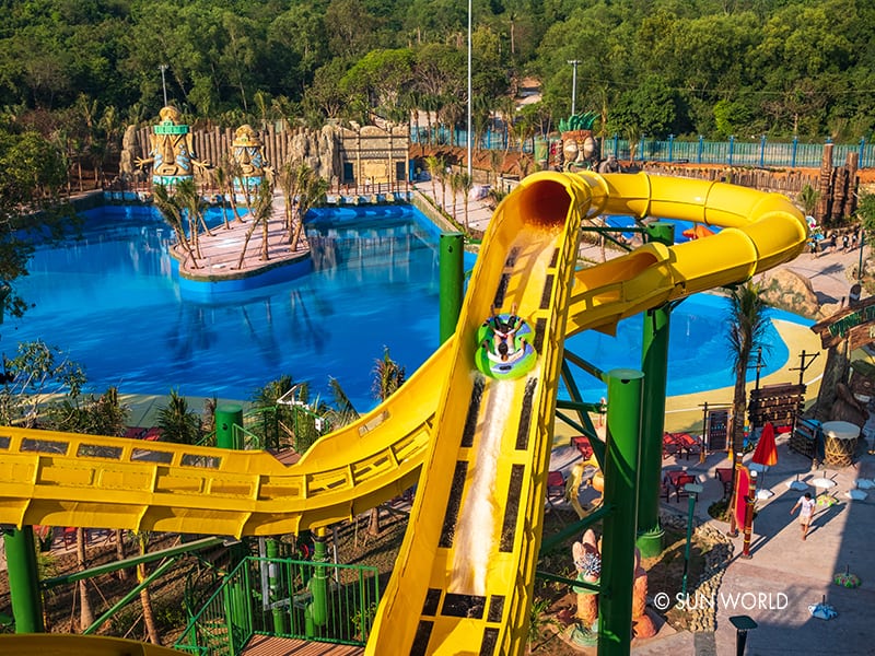 Giao long tuần dương tại Sun World Aquatopia