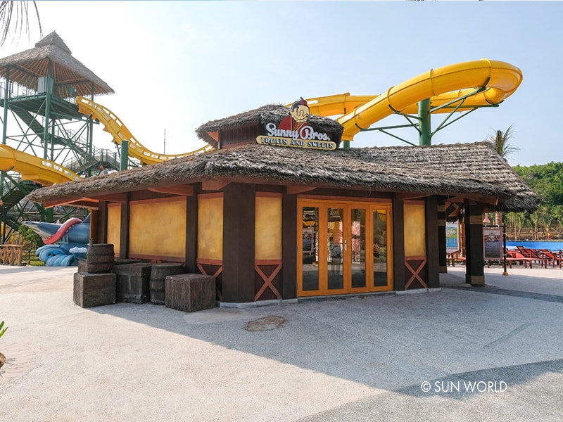 Sunny bros tại Aquatopia Water Park