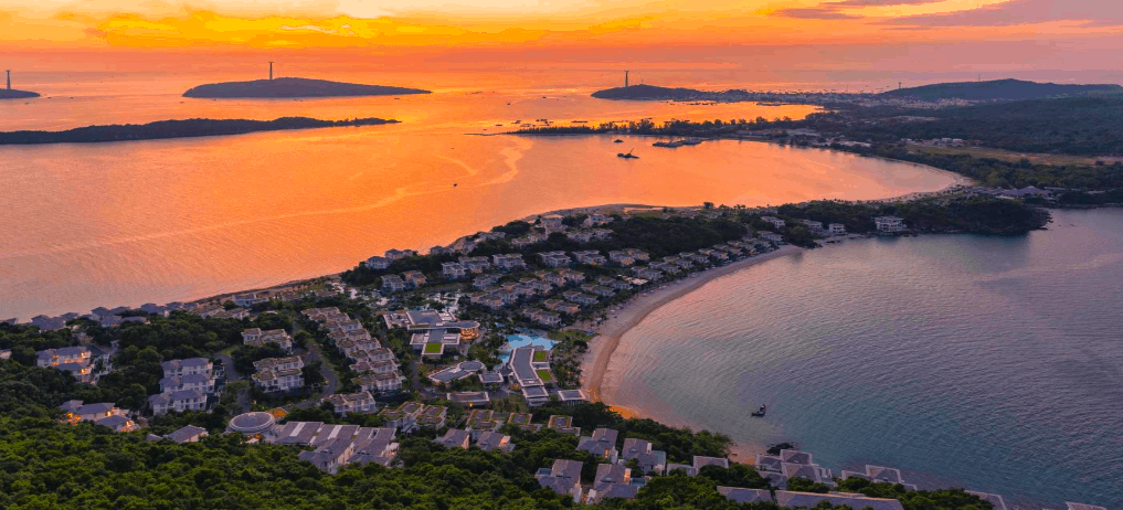  Admiring the romantic, peaceful sunset at Premier Village Phu Quoc