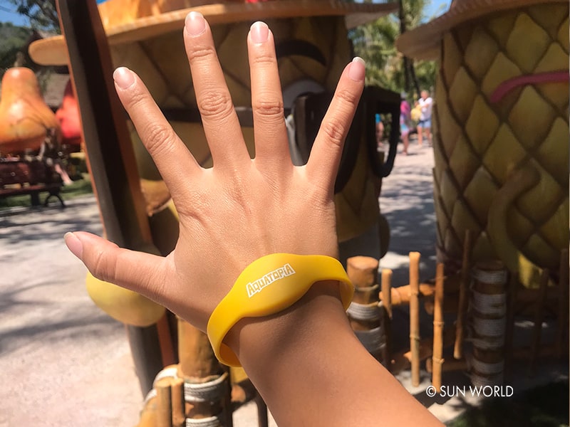 Admission ticket to the "Forgotten Island" is a smart bracelet, helping tourists to avoid the risk of losing their assets during the fun trip.