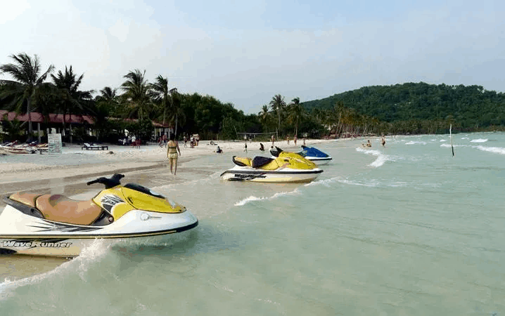 Cano rental service in Bai Sao Beach (collectibles)