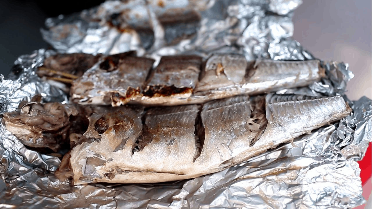 The first-class dish of Southern Phu Quoc island - grilled Jack mackerel (collectibles)