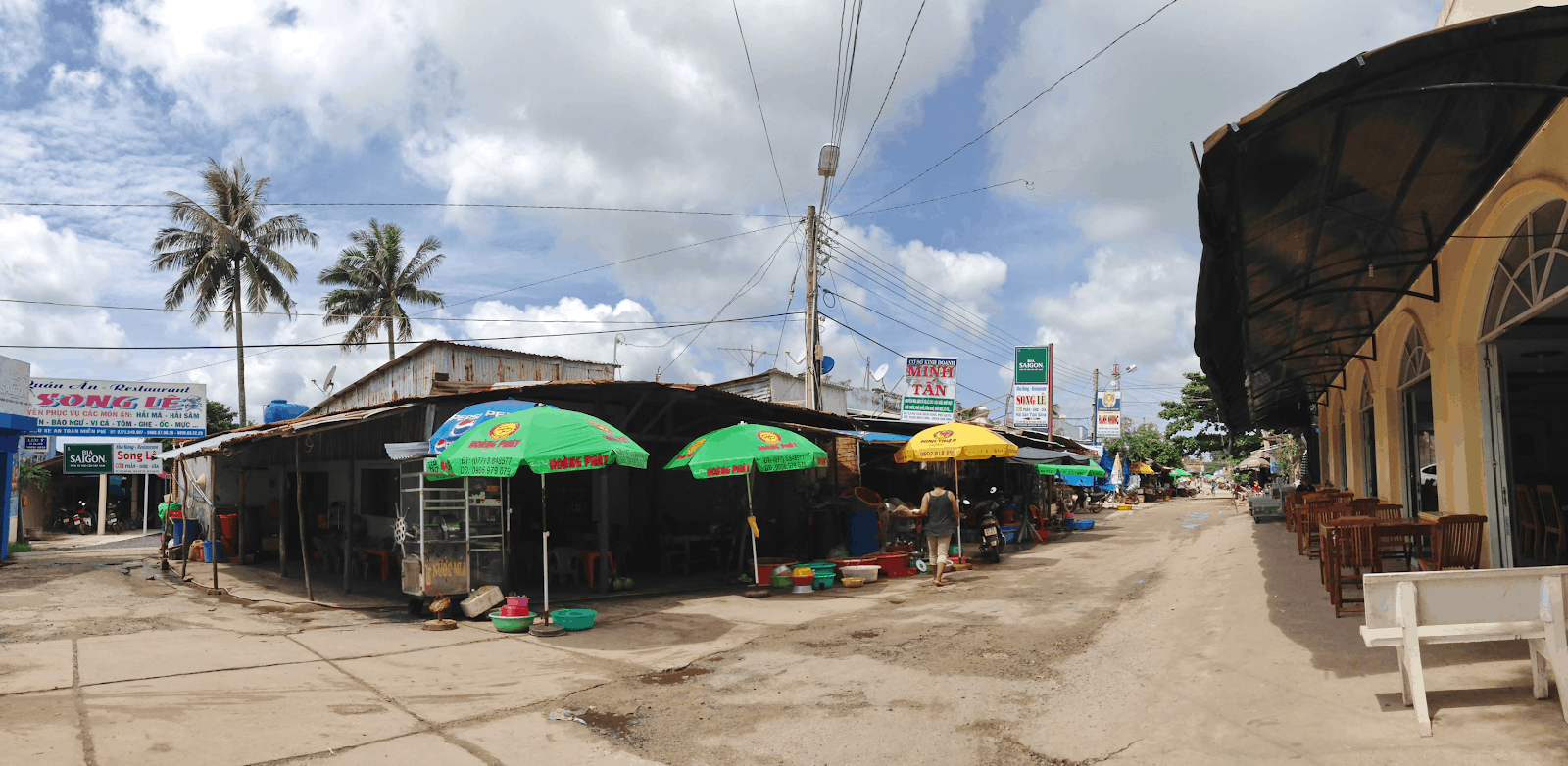 Chợ Hàm Ninh chuyên hải sản tươi sống và đồ khô