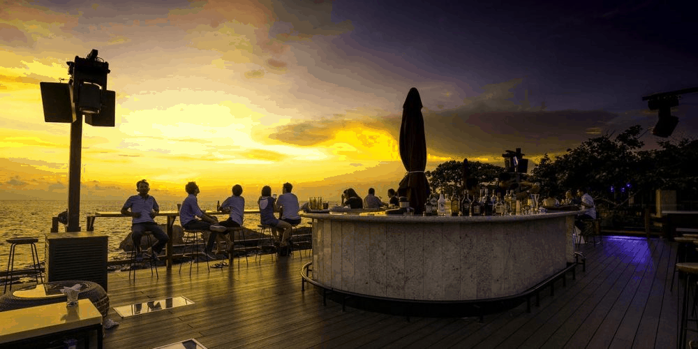 Ngắm hoàng hôn tại Rock Sunset Island Bar sang chảnh bậc nhất Phú Quốc
