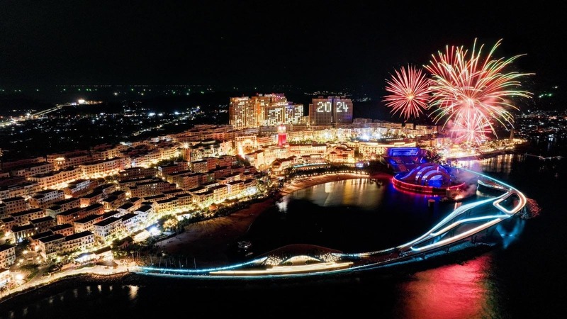Pháo hoa cuối chương trình Countdown 2024 được diễn ra tại sân khấu Kiss of the Sea - Sunset Town Phú Quốc